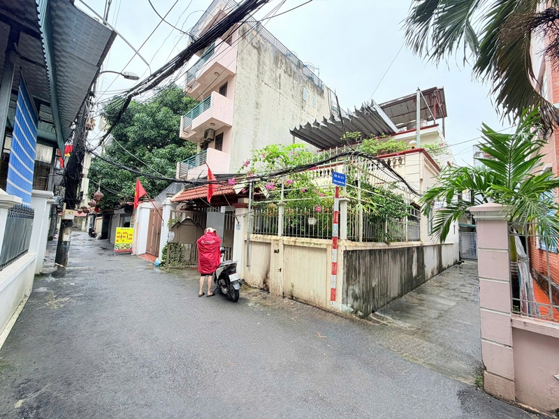 Hình 1. Mặt tiền rộng rãi, lối vào ngõ 2,8m