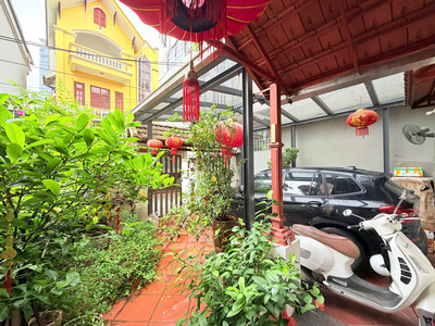 Hình 2. Sân vườn và khu vực để xe - 2